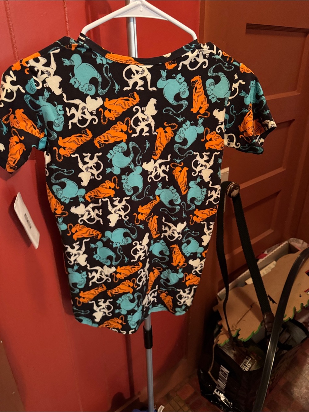 LuLaRoe Girl’s Disney Aladdin Shirt Size 8 - Picture 4 of 9